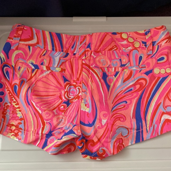 Lilly Pulitzer Walsh short “reef retreat” like new! - Picture 3 of 4